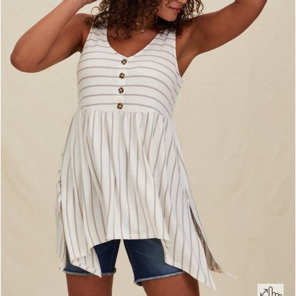 Torrid Textured Knit Button-Front Sharkbite Hem Tank